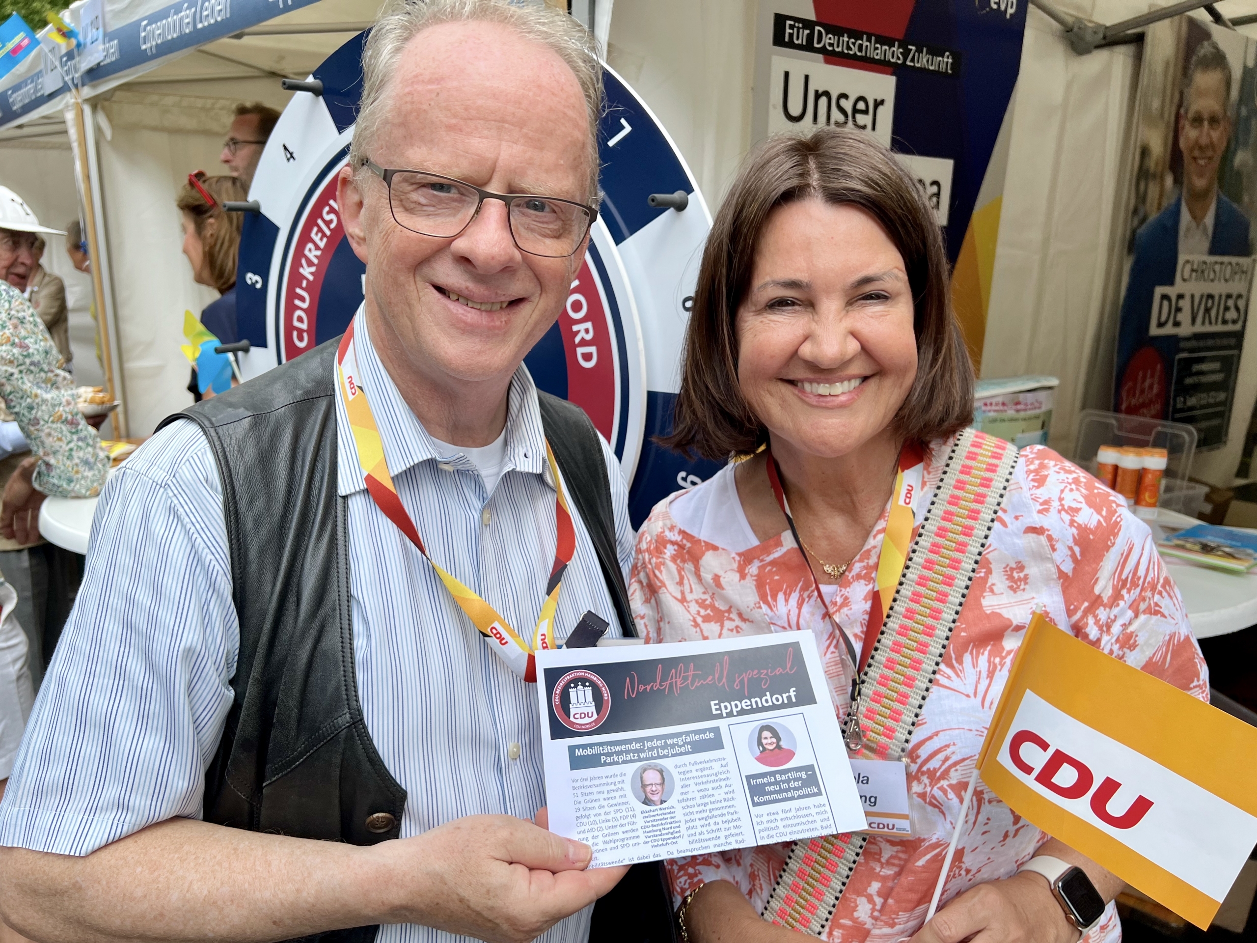 Ekkehart Wersich und Irmela Bartling freuen sich über die vielen Besucher am CDU-Stand.